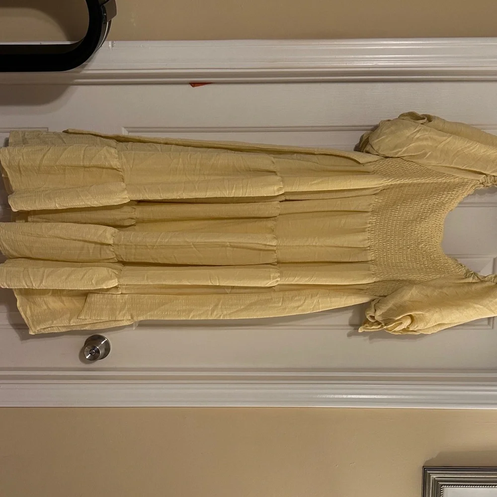 Elegant Yellow Maxi Dress - Picture 1 of 3